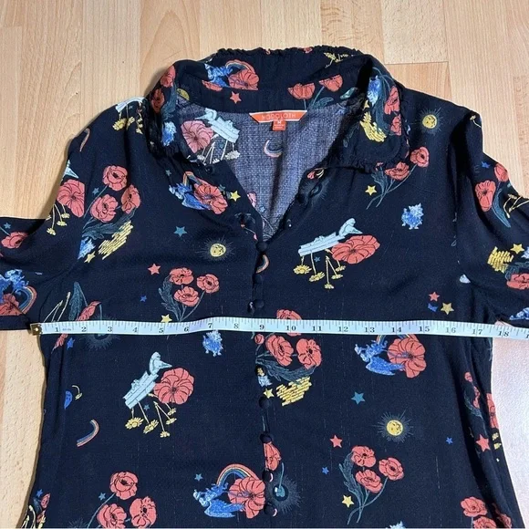 Modcloth Classic Captivation Wizard of Oz Print Button Down Blouse Medium - Picture 8 of 9